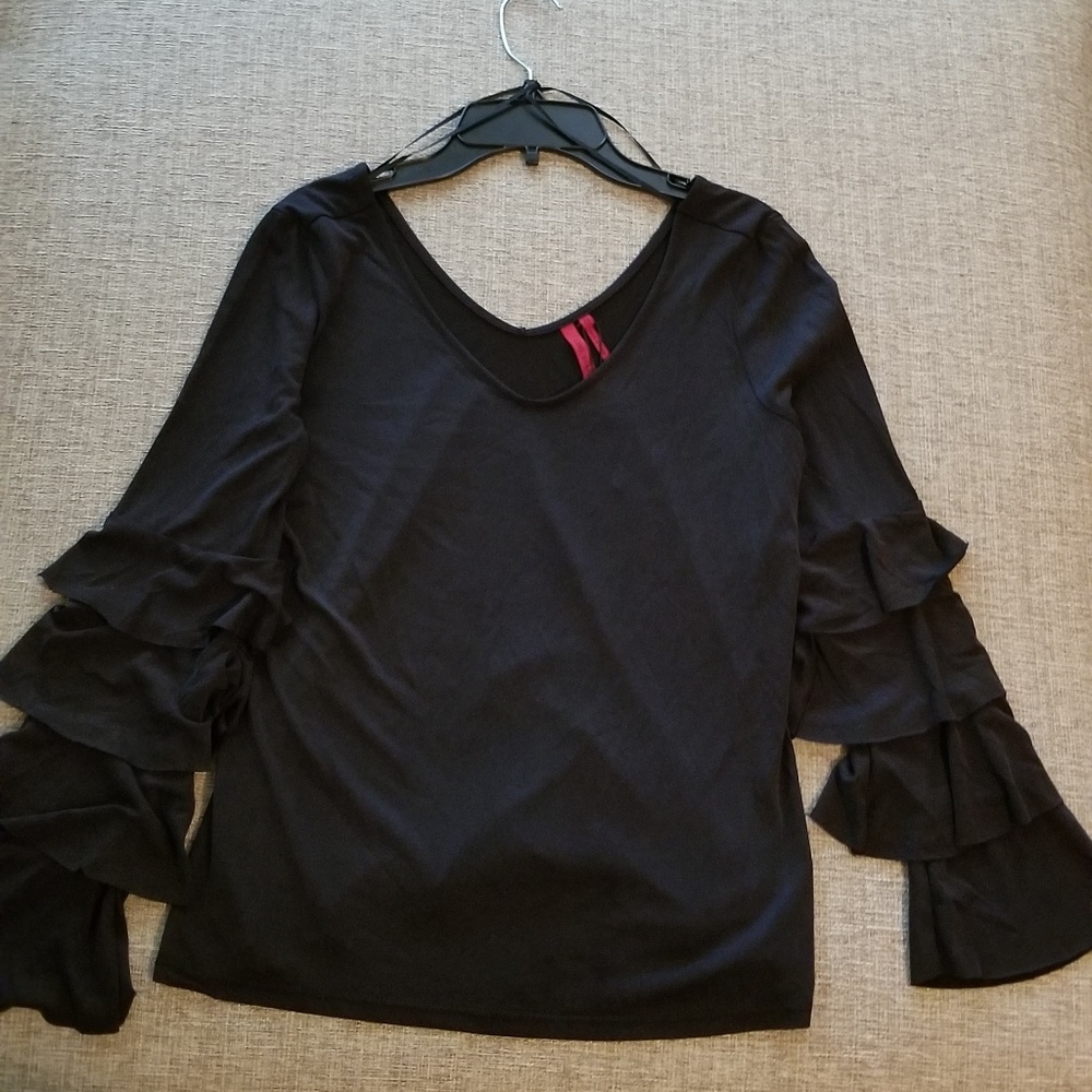 Women's bell sleeved top